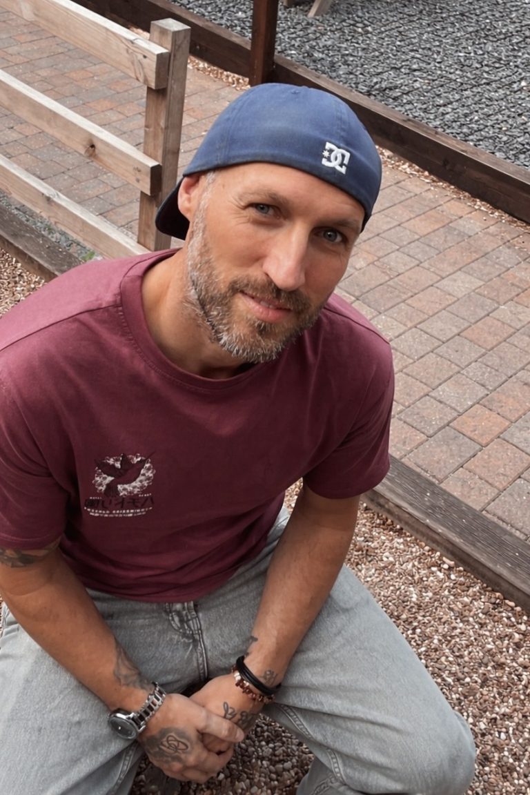 Chris Young 768x1152